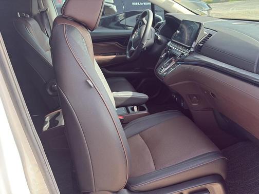 Platinum White Pearl 2025 Honda Odyssey Elite