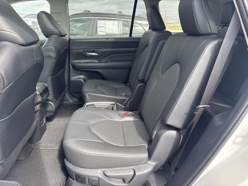 2026 Toyota Grand Highlander Hybrid XLE