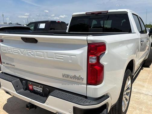 Iridescent Pearl Tricoat 2022 Chevrolet Silverado 1500 Limited High Country