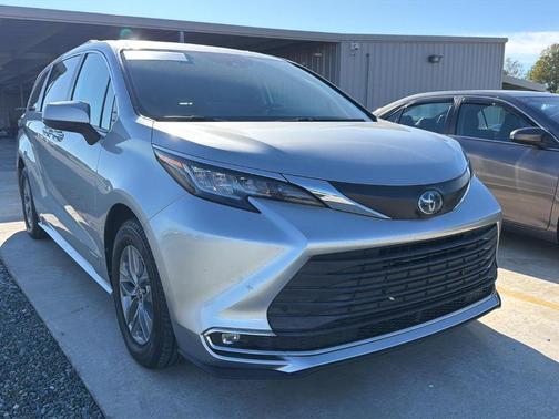 2021 Toyota Sienna XLE