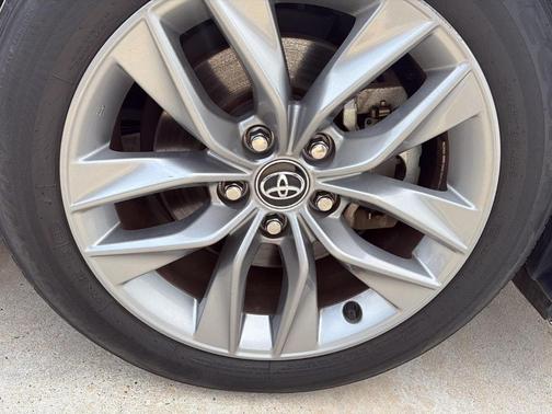 2020 Toyota Avalon Hybrid XLE