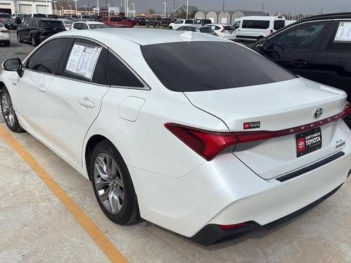 2020 Toyota Avalon Hybrid XLE