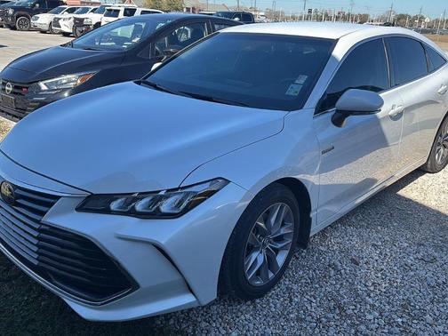 2020 Toyota Avalon Hybrid XLE