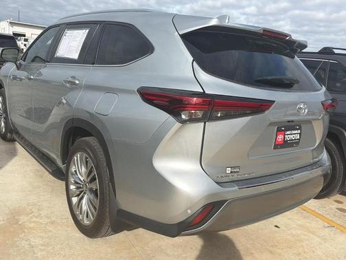 2023 Toyota Highlander Platinum