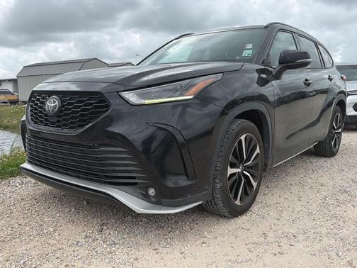 Midnight Black Metallic 2021 Toyota Highlander XSE
