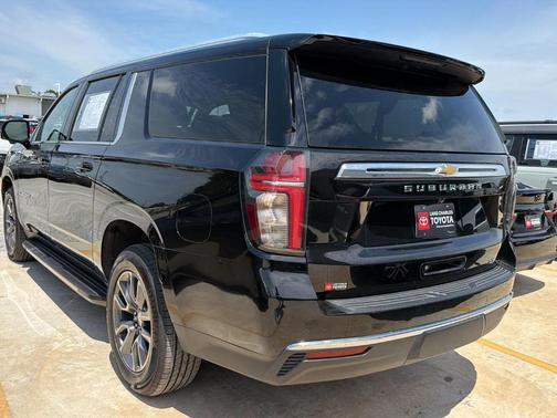 Black 2022 Chevrolet Suburban LT