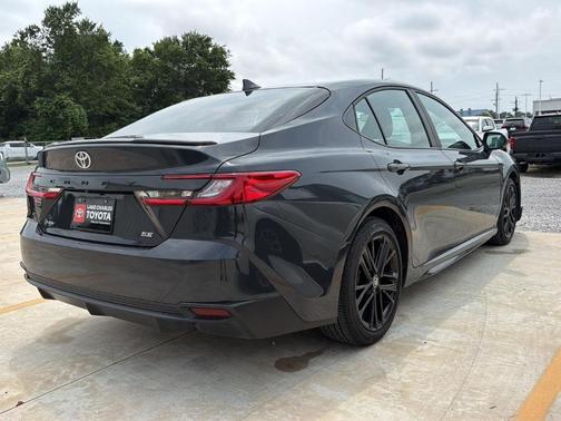 UNDERGROUND 2025 Toyota Camry SE