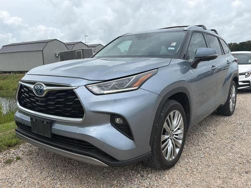 Moon Dust 2023 Toyota Highlander Hybrid Platinum