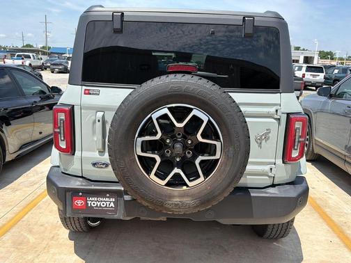 Cactus Green / Gray 2024 Ford Bronco Outer Banks