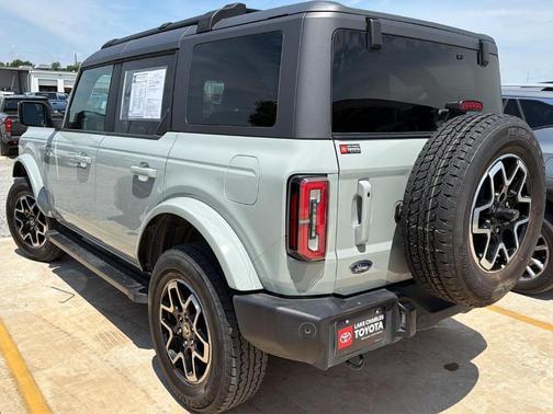 Cactus Green / Gray 2024 Ford Bronco Outer Banks
