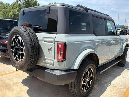 Cactus Green / Gray 2024 Ford Bronco Outer Banks
