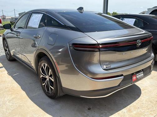 Metal 2023 Toyota Crown XLE