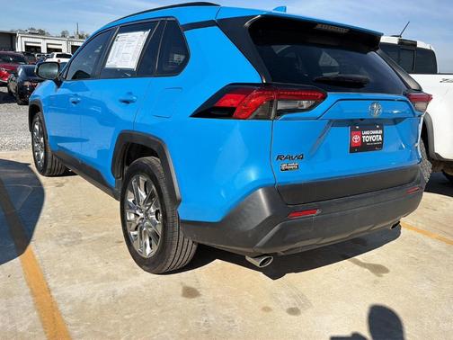 2020 Toyota RAV4 XLE Premium