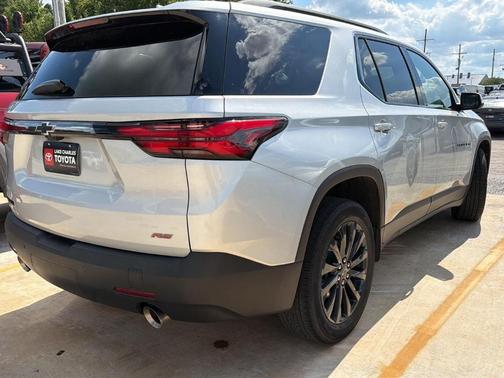 Silver Ice Metallic 2022 Chevrolet Traverse RS