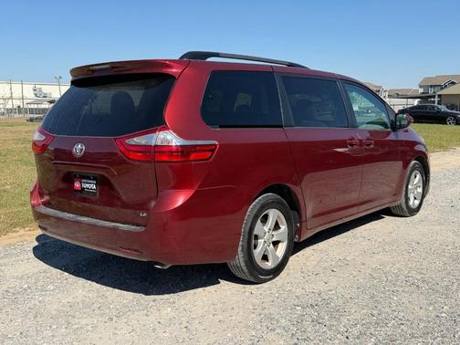 Salsa Red Pearl 2017 Toyota Sienna LE