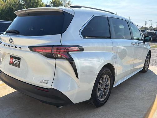 2022 Toyota Sienna XLE