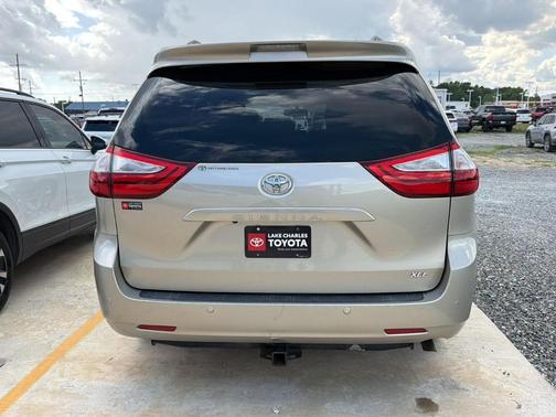 2016 Toyota Sienna XLE