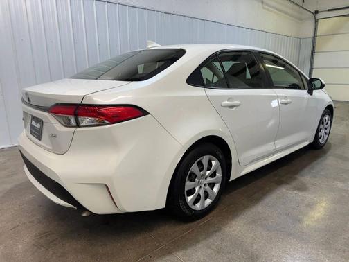 Blizzard Pearl 2021 Toyota Corolla LE