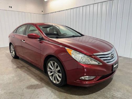 Sparkling Ruby Mica 2013 Hyundai SONATA SE
