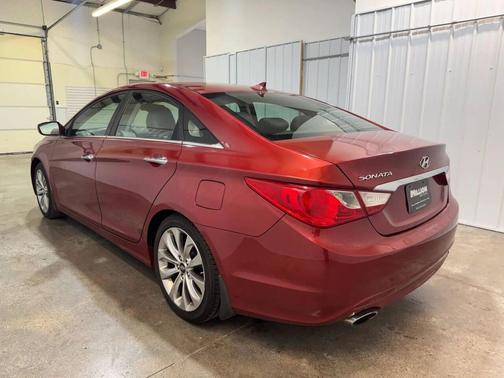 Sparkling Ruby Mica 2013 Hyundai SONATA SE