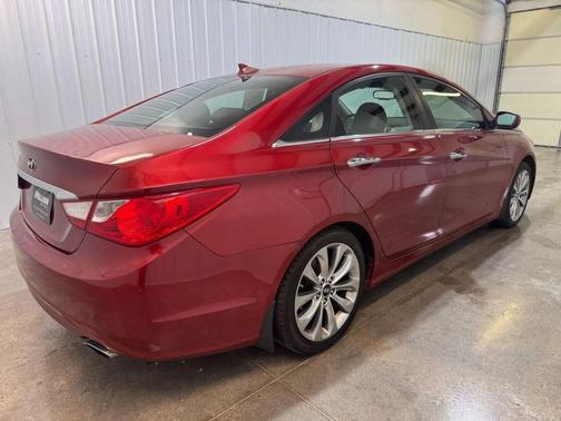 Sparkling Ruby Mica 2013 Hyundai SONATA SE