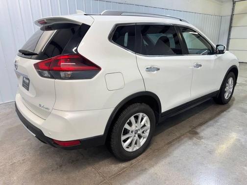 Pearl White Tricoat 2020 Nissan Rogue SV