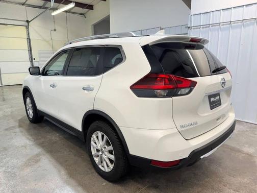 Pearl White Tricoat 2020 Nissan Rogue SV