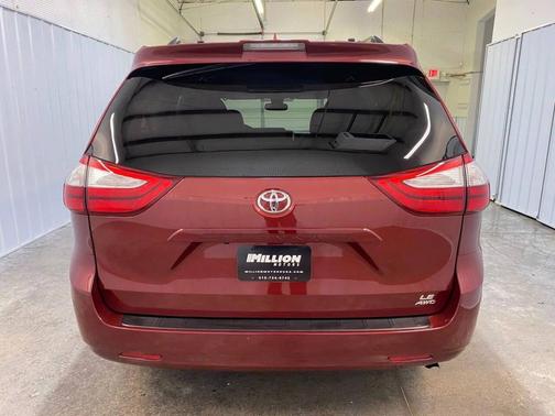 2019 Toyota Sienna LE