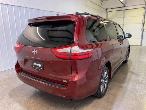2019 Toyota Sienna LE