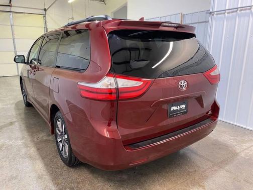 2019 Toyota Sienna LE