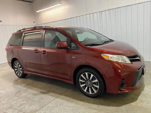 2019 Toyota Sienna LE