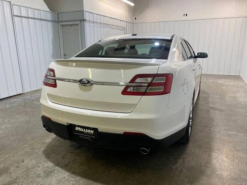 2017 Ford Taurus Limited