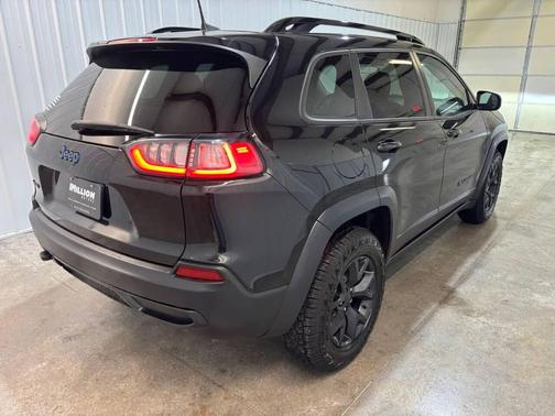 Diamond Black Crystal Pearlcoat 2019 Jeep Cherokee Upland 4x4