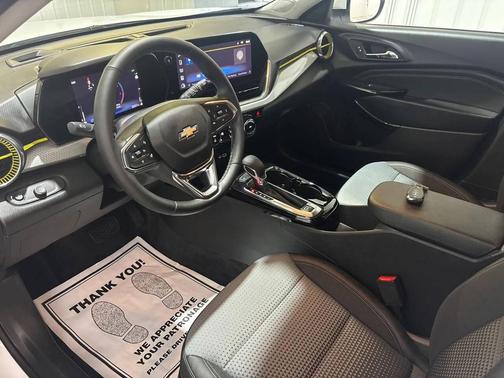 Summit White 2025 Chevrolet Trax LT