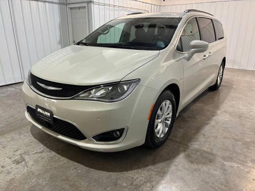 Luxury White Pearlcoat 2019 Chrysler Pacifica Touring Plus