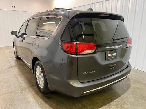 2018 Chrysler Pacifica Touring-L