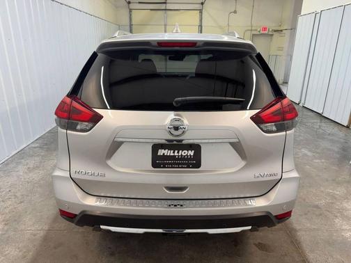 Brilliant Silver Metallic 2019 Nissan Rogue SV