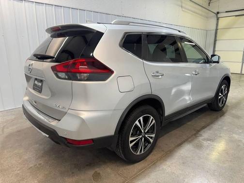 Brilliant Silver Metallic 2019 Nissan Rogue SV