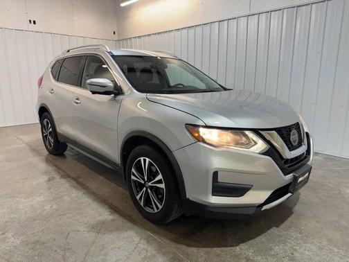 Brilliant Silver Metallic 2019 Nissan Rogue SV