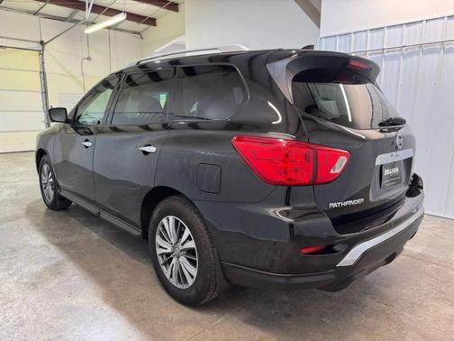 Magnetic Black Pearl 2020 Nissan Pathfinder SL 4WD