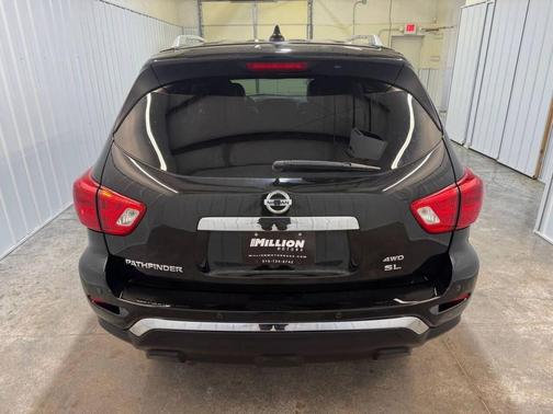 Magnetic Black Pearl 2020 Nissan Pathfinder SL 4WD