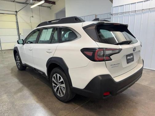Crystal White Pearl 2024 Subaru Outback Base