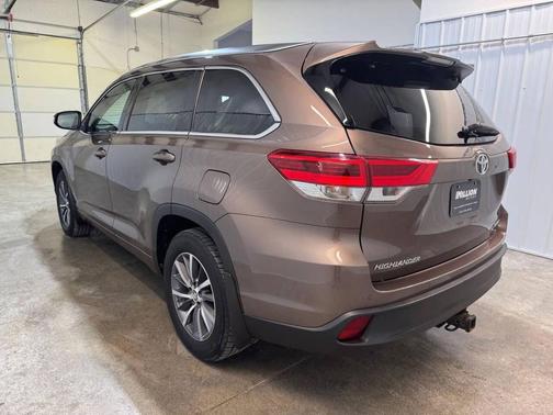 2017 Toyota Highlander SE