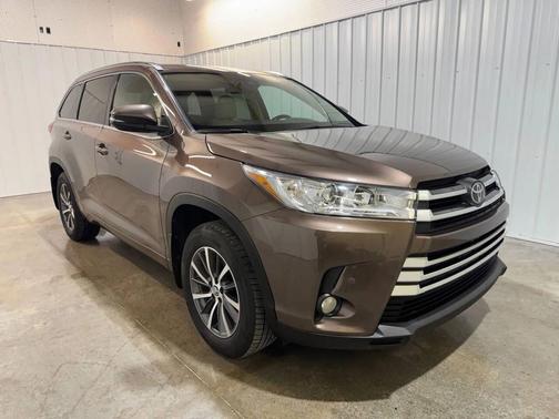 2017 Toyota Highlander SE