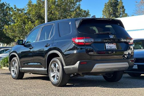 2023 Honda Pilot EX-L 8-Passenger