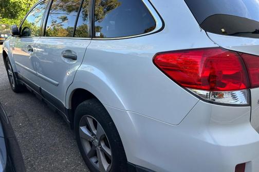 Satin White Pearl 2013 Subaru Outback 3.6R Limited