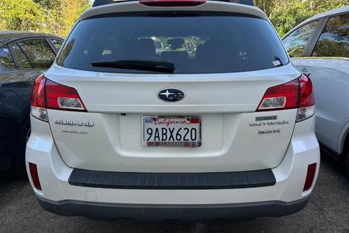 Satin White Pearl 2013 Subaru Outback 3.6R Limited