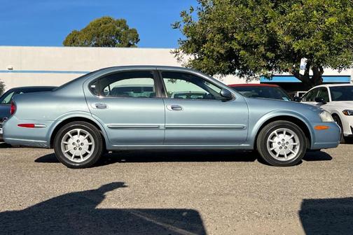 2000 Nissan Maxima SE