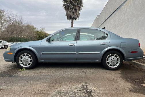2000 Nissan Maxima SE