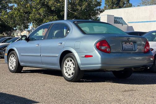 2000 Nissan Maxima SE